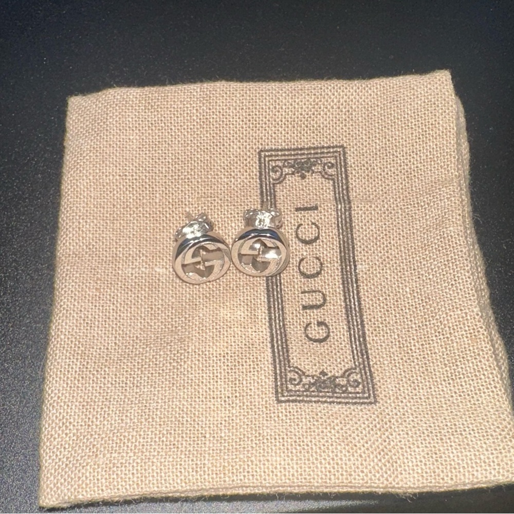 Gucci women’s silver earring studs